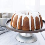 Molde Anniversary Bundt® Gold - Nordic Ware. - Imagen 3