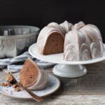 Molde Fleur de Lis Bundt® - Nordic Ware. - Imagen 2