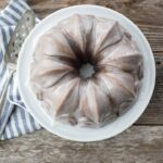 Molde Fleur de Lis Bundt® - Nordic Ware. - Imagen 3