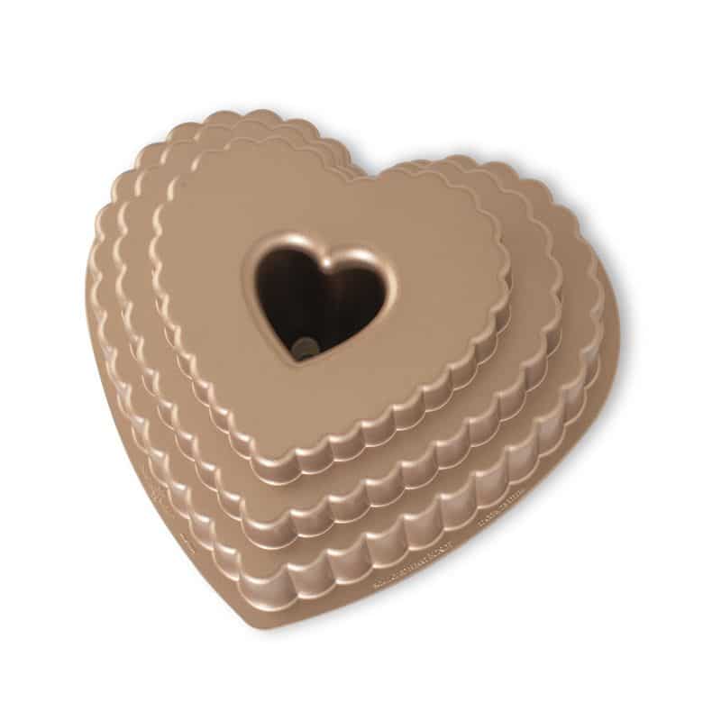 NDW.89937 Molde Tiered Heart Bundt® - Nordic Ware. - Imagen 1