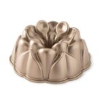 Molde Magnolia Bundt® - Nordic Ware.